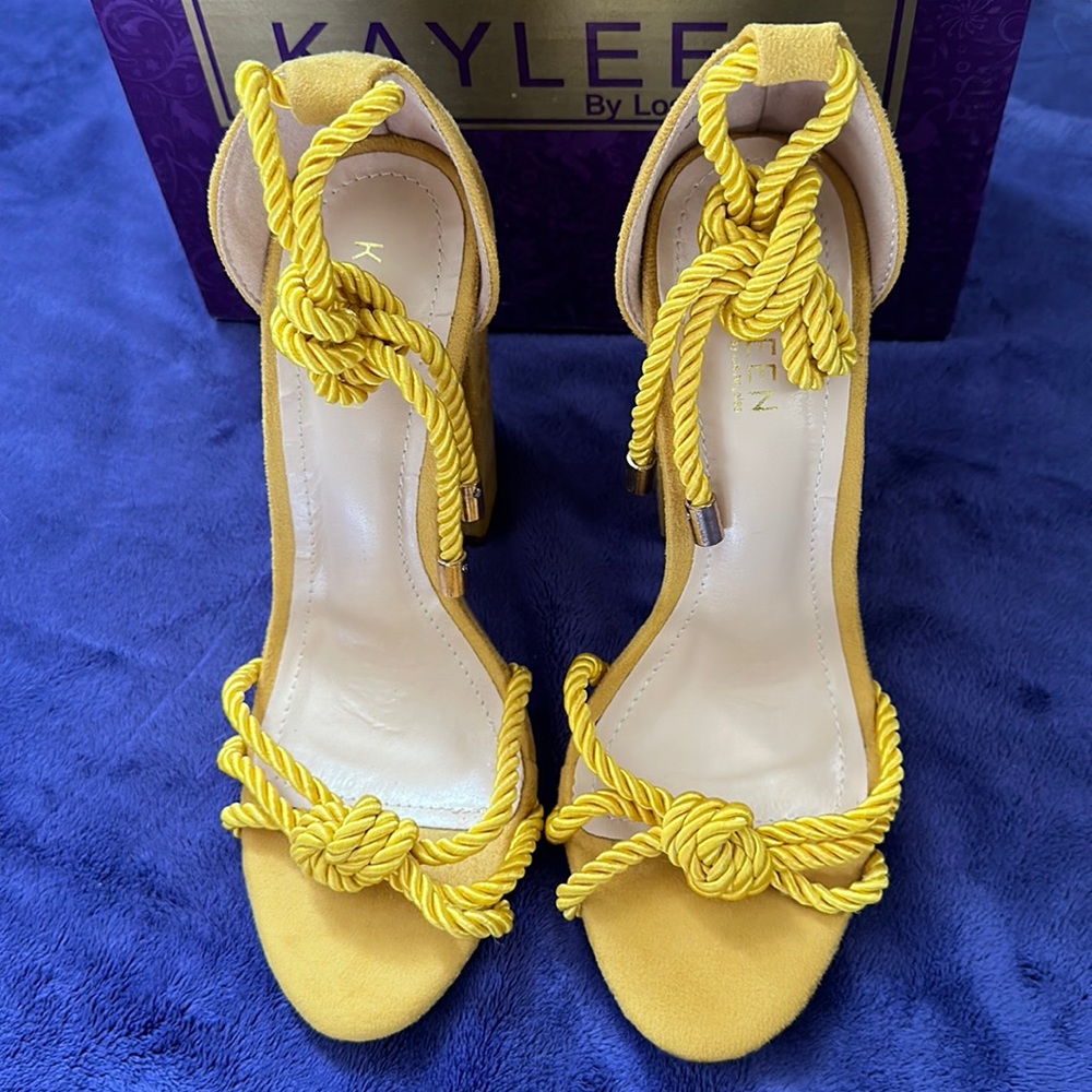 Yellow sandal style w/ block heel - Picture 2 of 6